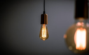 Lampy wiszące – elegancja i funkcjonalność w jednym