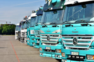 Licencja transportowa a działalność gospodarcza – jakie formy są dopuszczalne i co się opłaca?