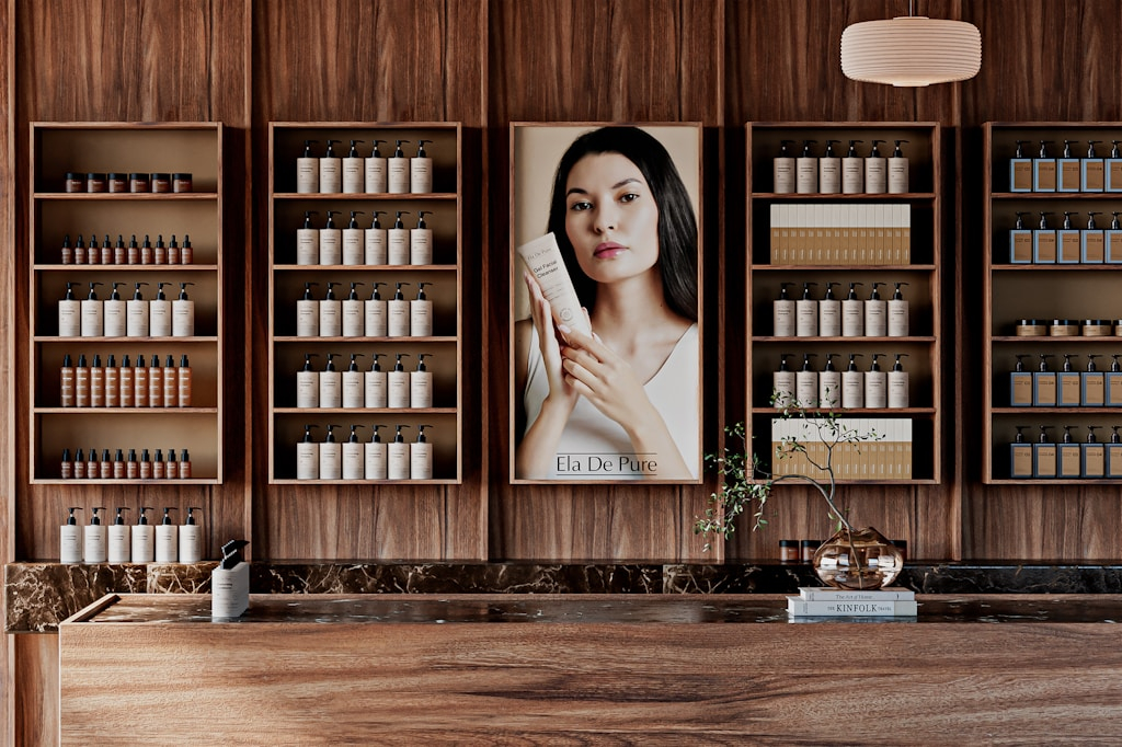Jak branża beauty może wykorzystać ścianki reklamowe do promocji usług?